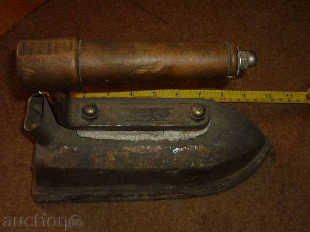 Ancient massive electric iron with price 49.00 BGN | € 25.05 Ancient massive electric iron with price 49.00 BGN | € 25.05