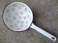 strecurătoare veche emailată, vas cu email timpuriu social NRB