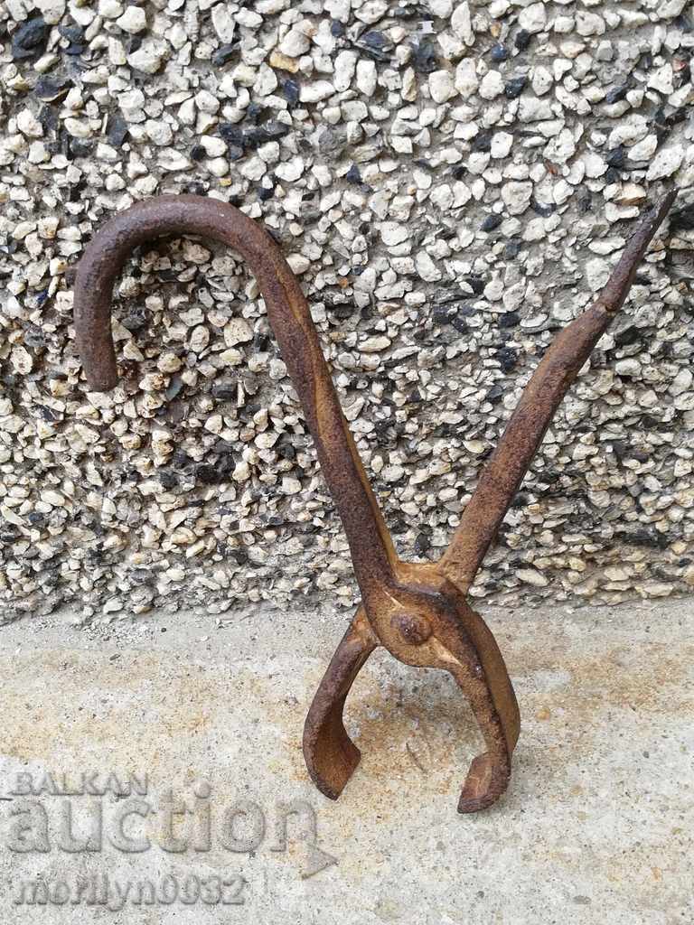 Auction  Old forging pliers, wrought iron, a keradene tool