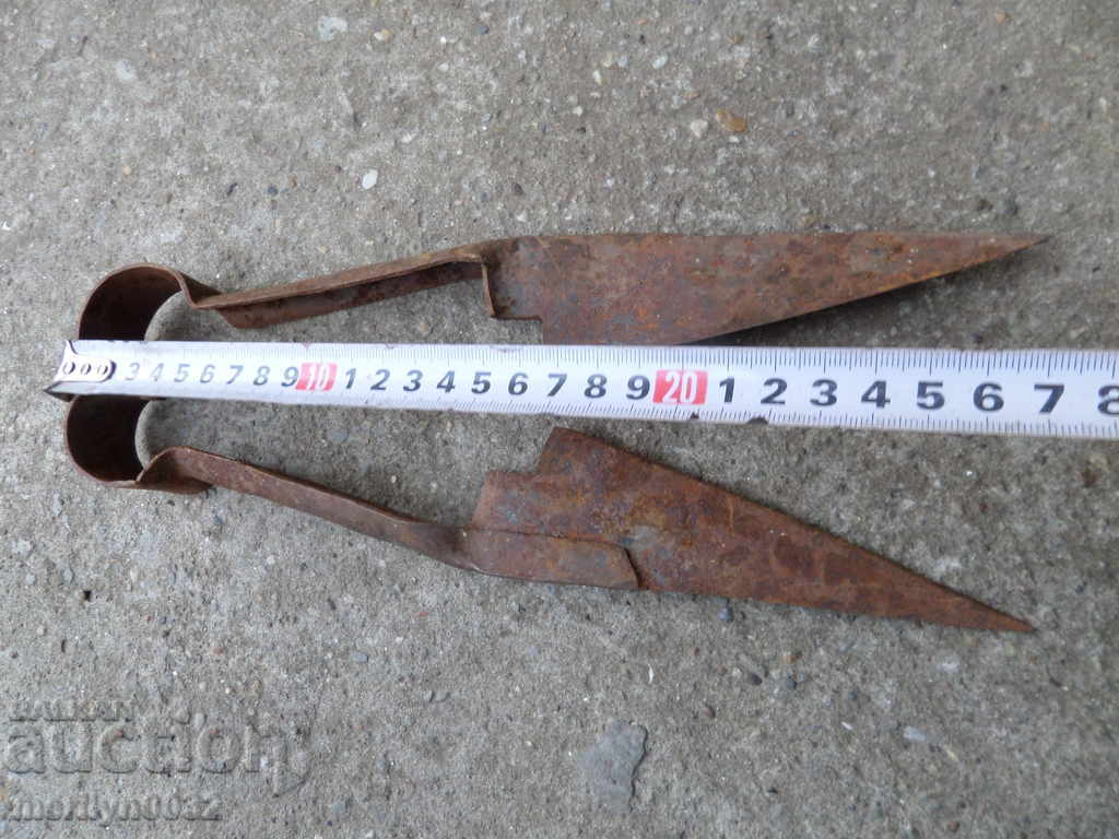 Delivery of Old scissors mid-twentieth century Delivery of Old scissors mid-twentieth century