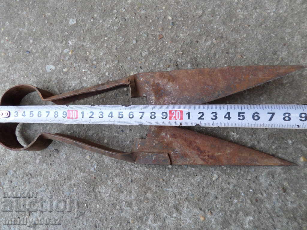 Delivery of Old scissors mid-twentieth century Delivery of Old scissors mid-twentieth century