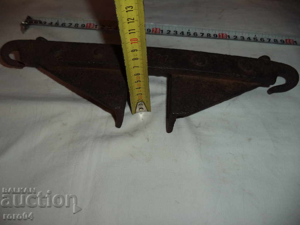 Delivery of OLD HAND FORGED TROLLEY TOWER - WAGON Delivery of OLD HAND FORGED TROLLEY TOWER - WAGON