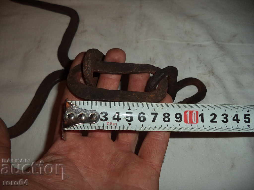 OLD YARN IRON - 6 OLD YARN IRON - 6