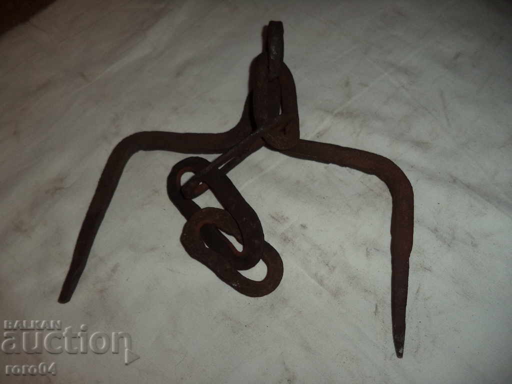 OLD YARN IRON - 7 OLD YARN IRON - 7