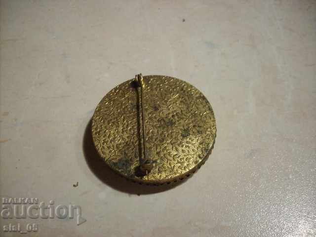 Auction An old beautiful brooch of flowers Auction An old beautiful brooch of flowers