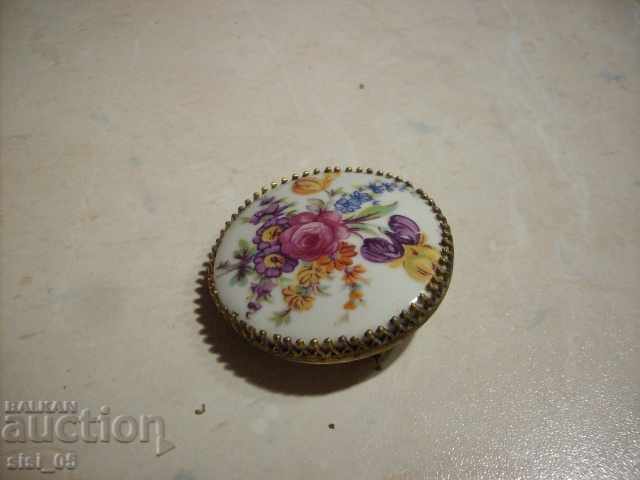 Delivery of An old beautiful brooch of flowers Delivery of An old beautiful brooch of flowers