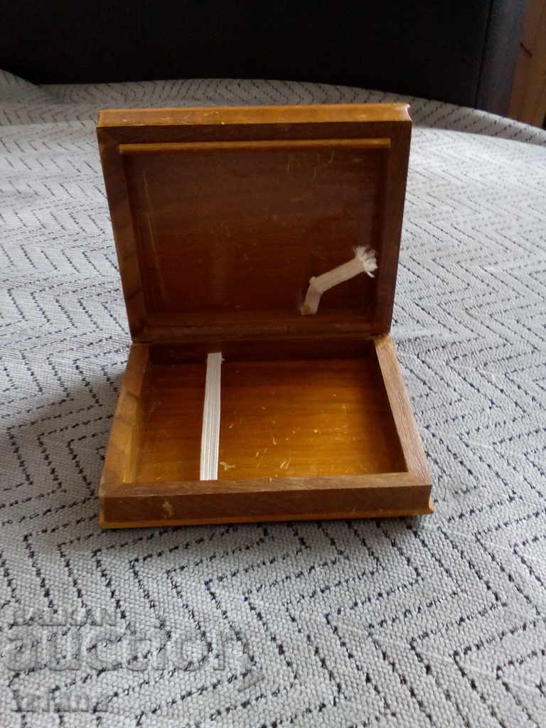 Old cigarette case with price 15.00 BGN | € 7.67 Old cigarette case with price 15.00 BGN | € 7.67