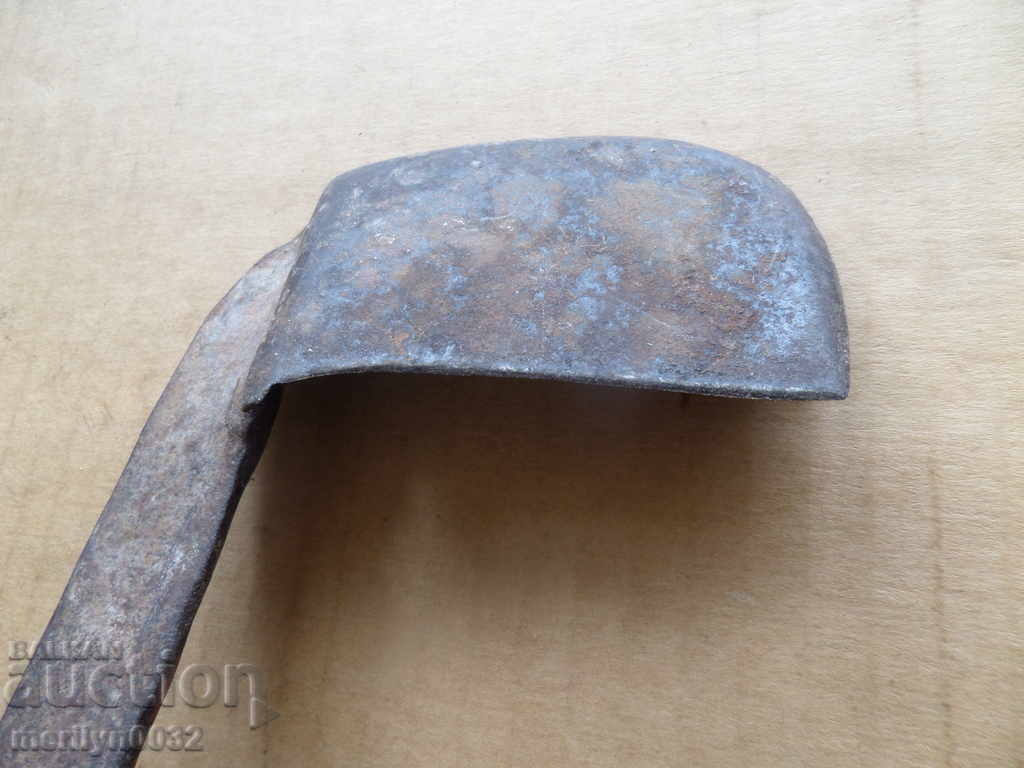 Auction Nalbandian instrument, knitter, satin, ax, hair santrach Auction Nalbandian instrument, knitter, satin, ax, hair santrach