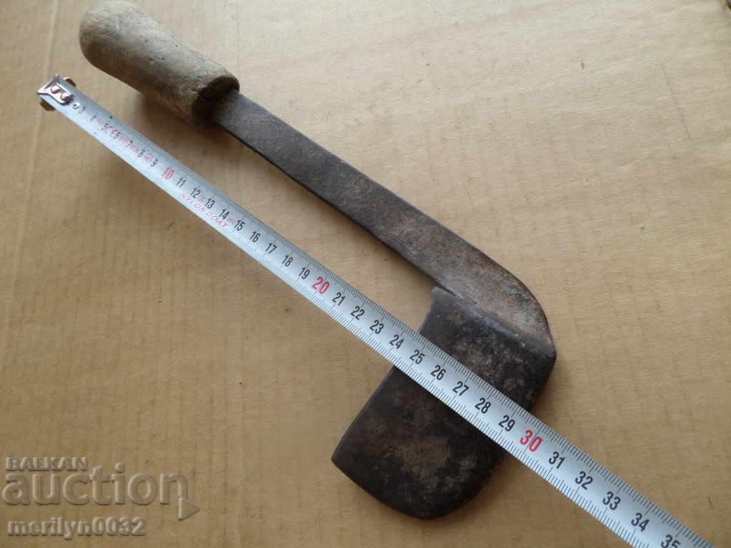 Delivery of Nalbandian instrument, knitter, satin, ax, hair santrach Delivery of Nalbandian instrument, knitter, satin, ax, hair santrach