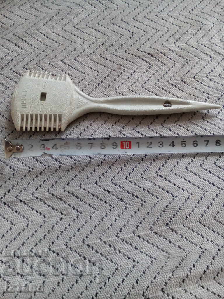 Auction  Old comb, comb