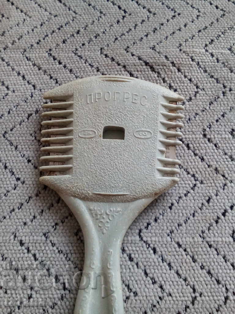 Delivery of Old comb, comb