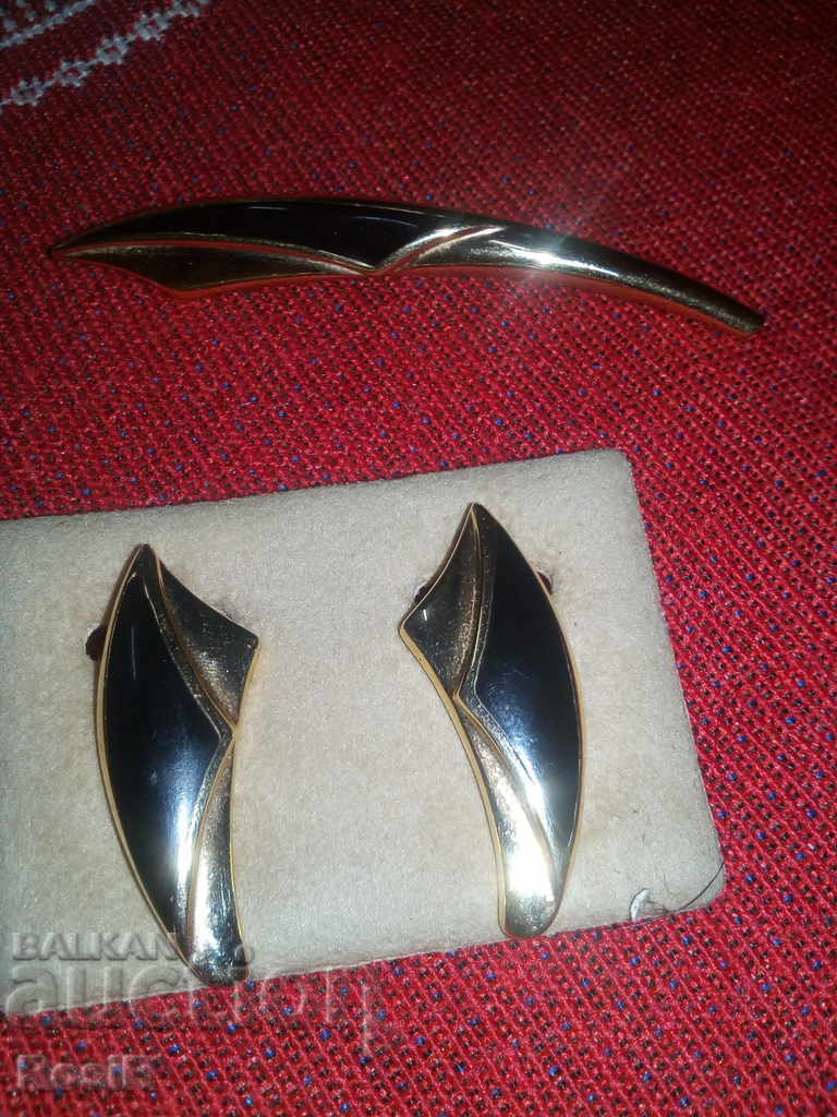 Licitație Cercei și broșe Licitație Cercei și broșe