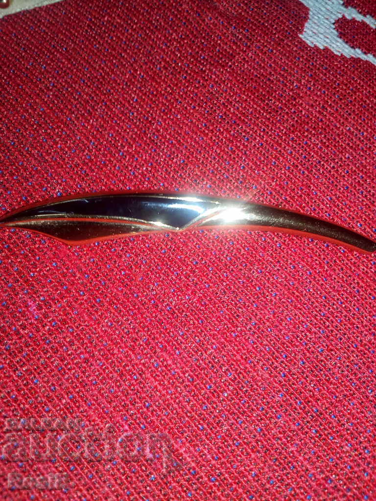 Livrarea Cercei și broșe Livrarea Cercei și broșe