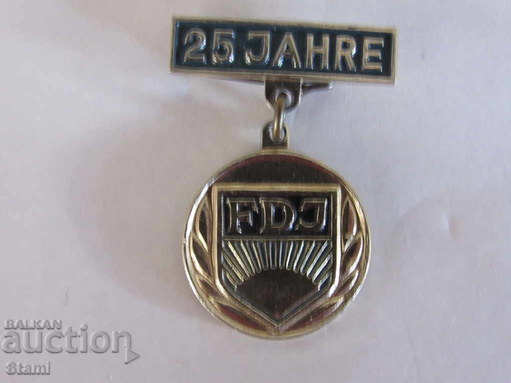 Badge: 25 Jahre FDJ / 25 years FDJ with price 8.00 BGN | € 4.09 Badge: 25 Jahre FDJ / 25 years FDJ with price 8.00 BGN | € 4.09