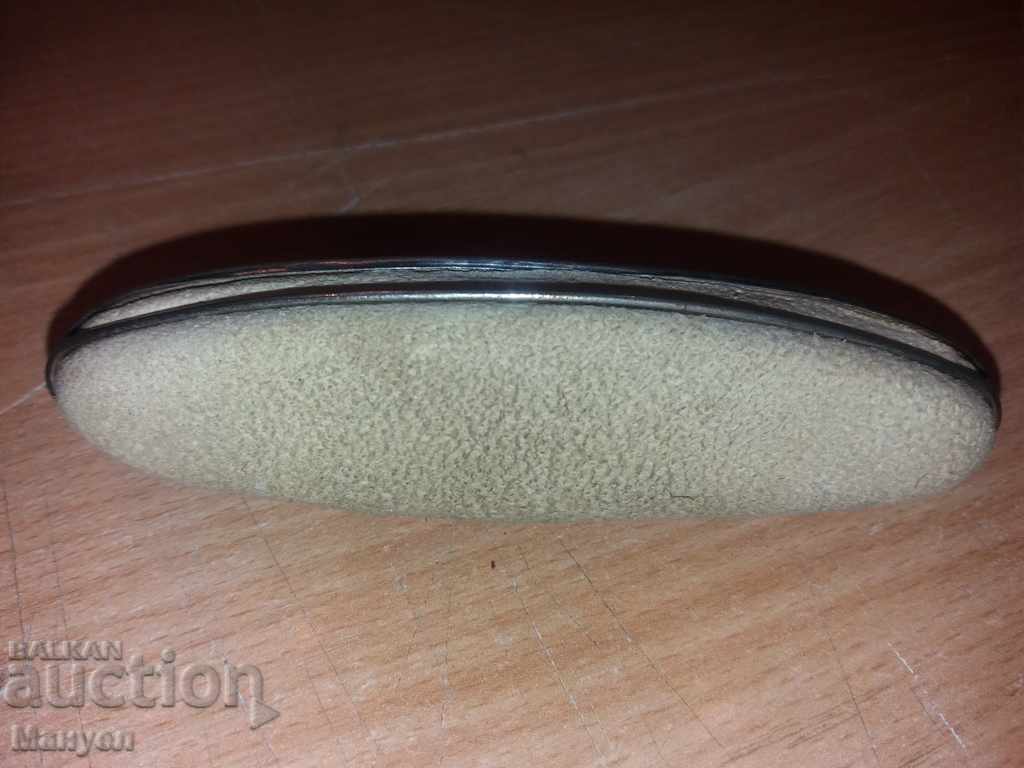 Delivery of I sell an old silver brush for clothes.RRRRRRRRRRRR Delivery of I sell an old silver brush for clothes.RRRRRRRRRRRR