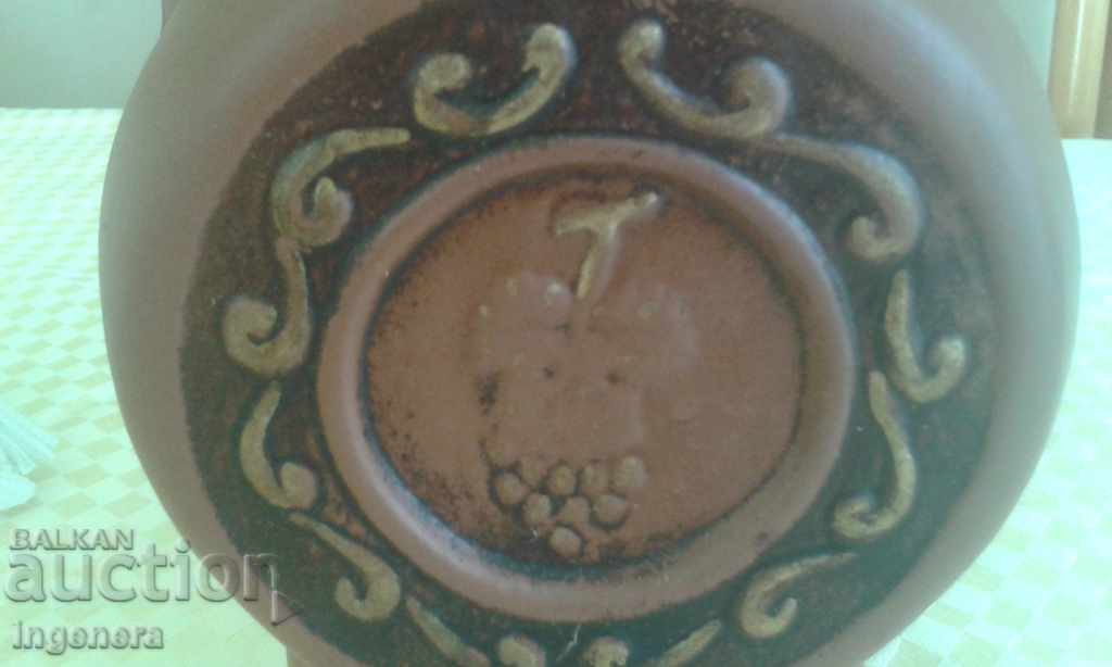 Delivery of Bottle of wine from the CERAMICS COLLECTION Delivery of Bottle of wine from the CERAMICS COLLECTION