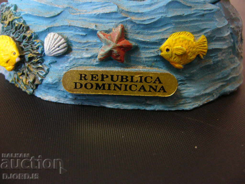 Beautiful saucer with a stand with price 4.00 BGN | € 2.05