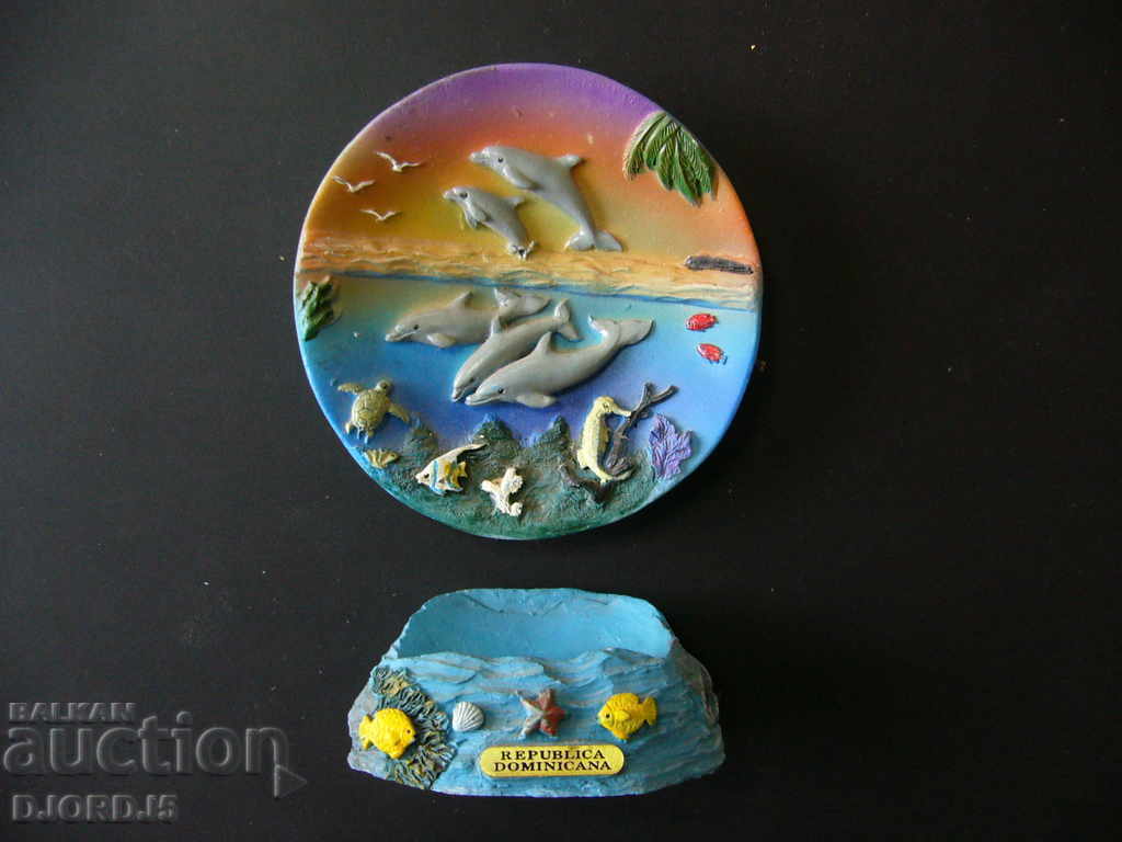 Auction  Beautiful saucer with a stand