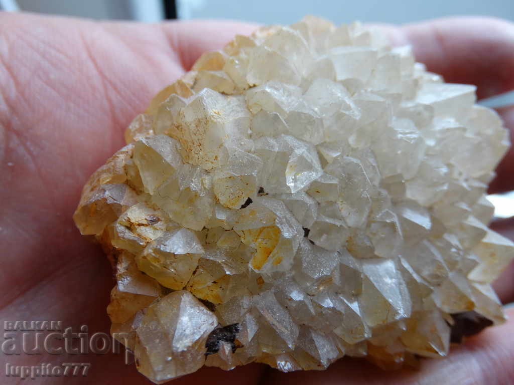 cuarț geode minereu minerale naturale cu preț 39.99 BGN | € 20.45 cuarț geode minereu minerale naturale cu preț 39.99 BGN | € 20.45