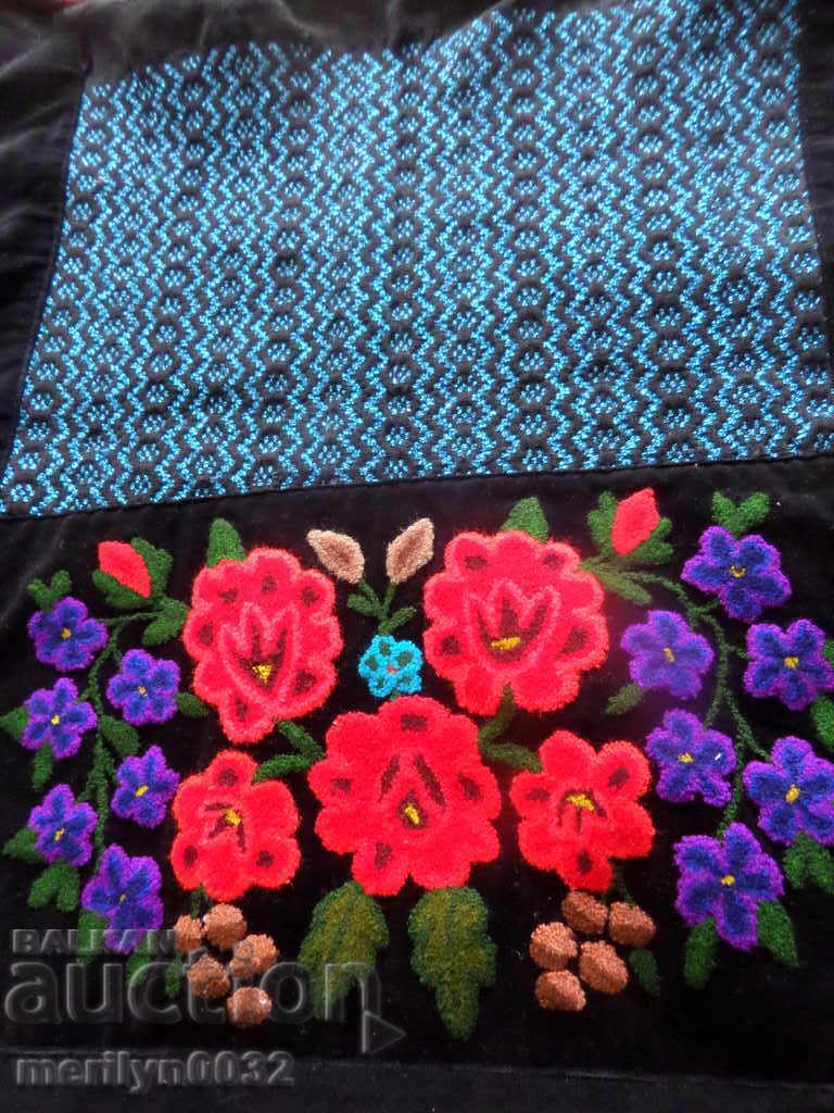 Old woven embroidered embroidered towel sleeve with price 93.00 BGN | € 47.55 Old woven embroidered embroidered towel sleeve with price 93.00 BGN | € 47.55