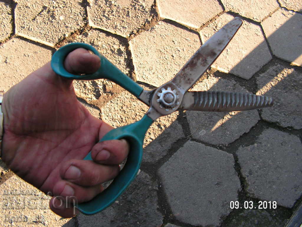 9036. RUSSIAN SOMETHING CRAFT KNIVES RETAINED ROW USSR - 7