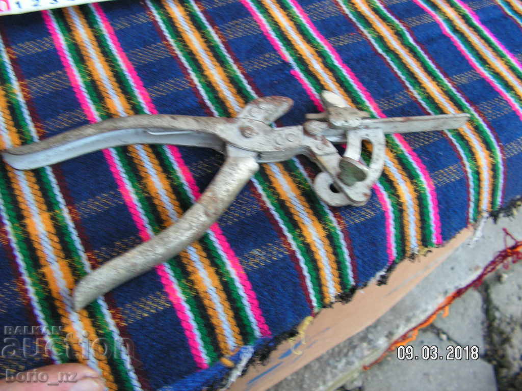 Auction 9038. OLD TOWELS FOR CHAINS OF TRIANGLES AND ETC. Auction 9038. OLD TOWELS FOR CHAINS OF TRIANGLES AND ETC.