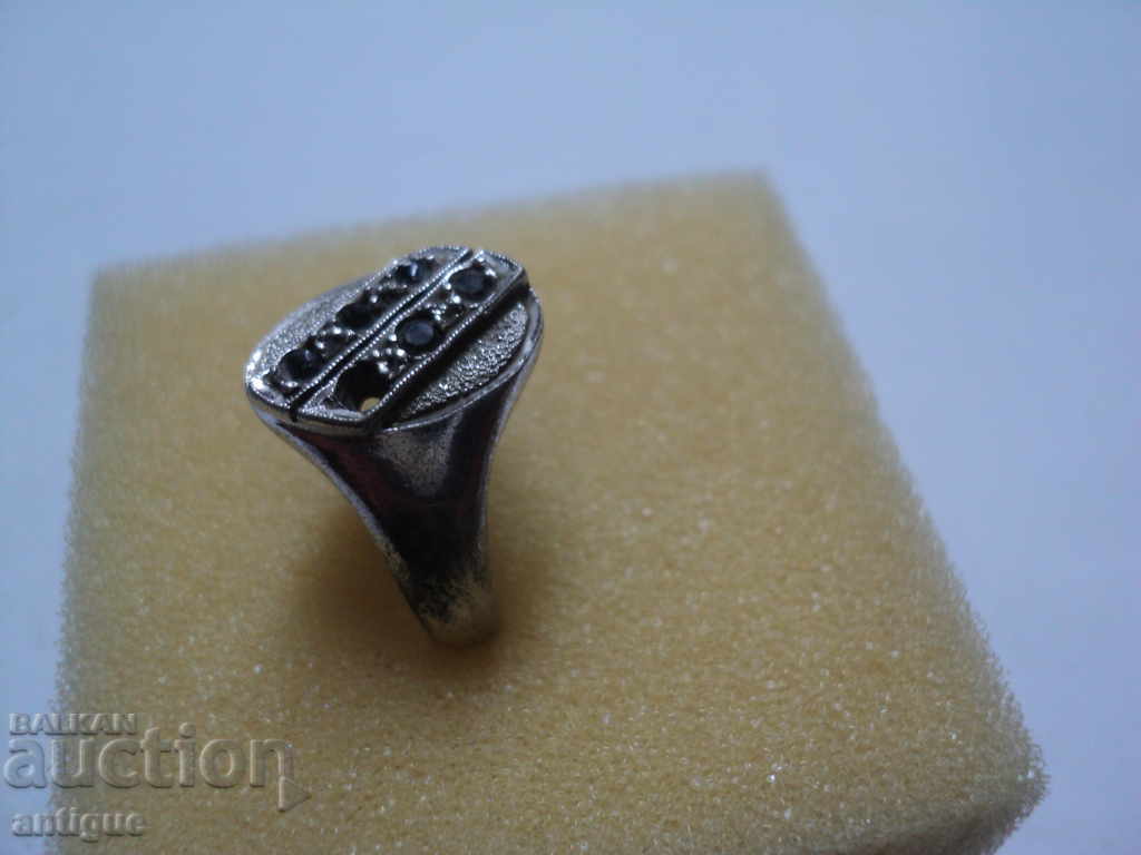 Inel de argint. cu preț 20.00 BGN | € 10.23 Inel de argint. cu preț 20.00 BGN | € 10.23