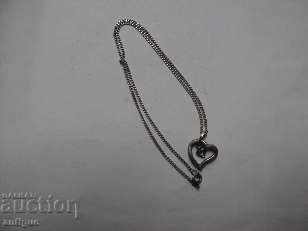 SILVER LAPTOP WITH VISULKA HEART. SILVER LAPTOP WITH VISULKA HEART.