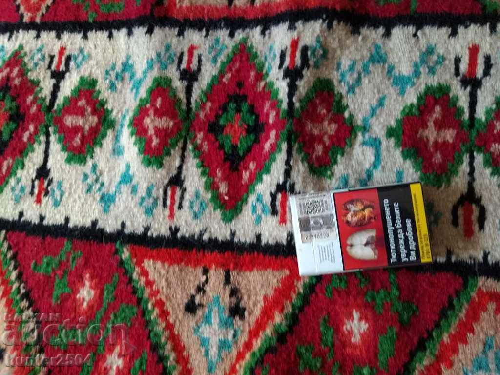 Covor Chiprovski țesut MANUAL.Dimensiune 162x96cm. cu preț 149.95 BGN | € 76.67