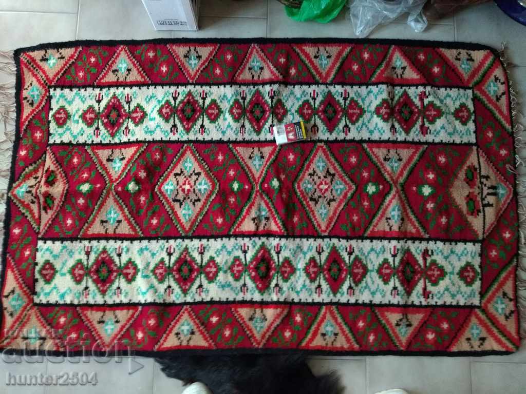 HAND woven Chiprovski carpet. Size 162x96cm.