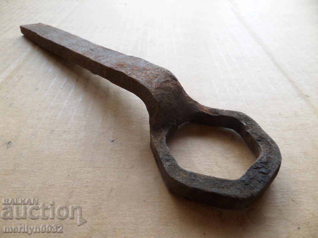 Стар кован ключ от коларо-железарска работилница за каруца