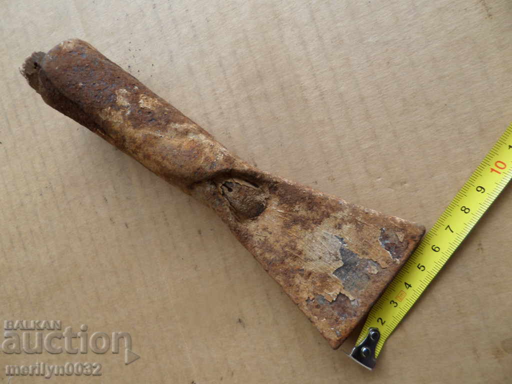 An old maid of honor, a bitch, a gourd, a gauntlet, a wrought iron - 5 An old maid of honor, a bitch, a gourd, a gauntlet, a wrought iron - 5