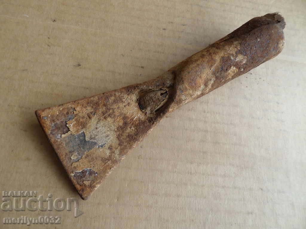 An old maid of honor, a bitch, a gourd, a gauntlet, a wrought iron - 6 An old maid of honor, a bitch, a gourd, a gauntlet, a wrought iron - 6