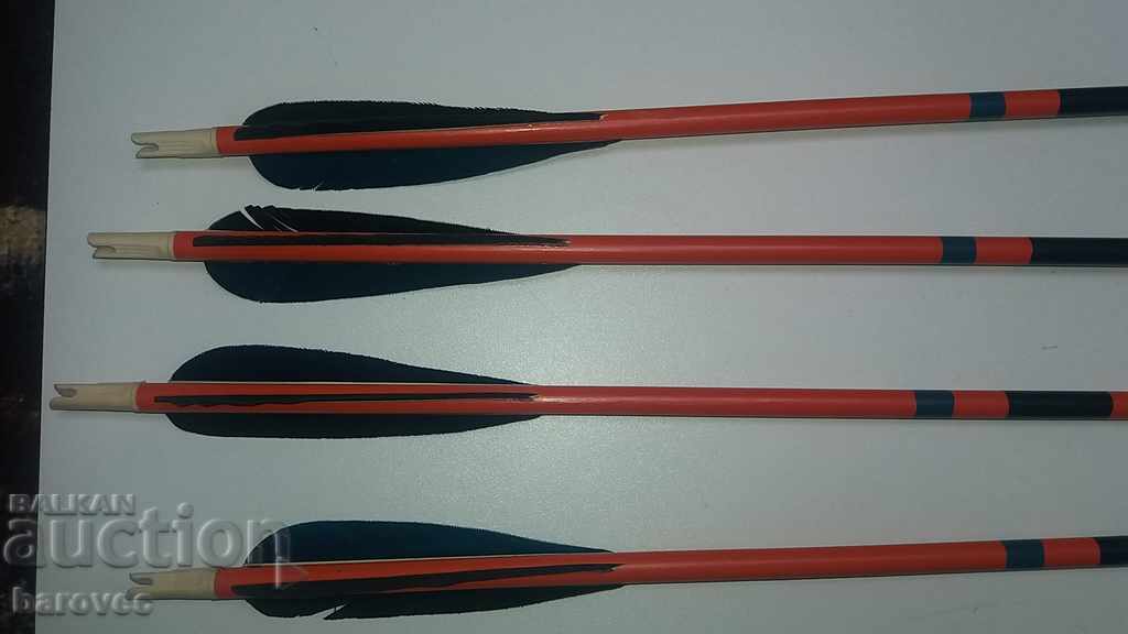 Auction  Original hunting arrows - 4 pcs.