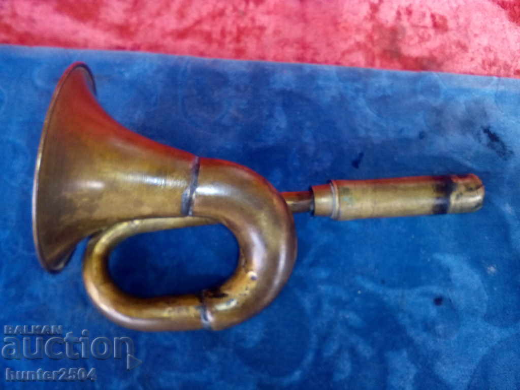 Auction Tires old for a bicycle. Powerful sound. Auction Tires old for a bicycle. Powerful sound.