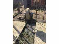 πολύ μεγάλη και παλιά Μαχαίρι ξύστρα με βάση