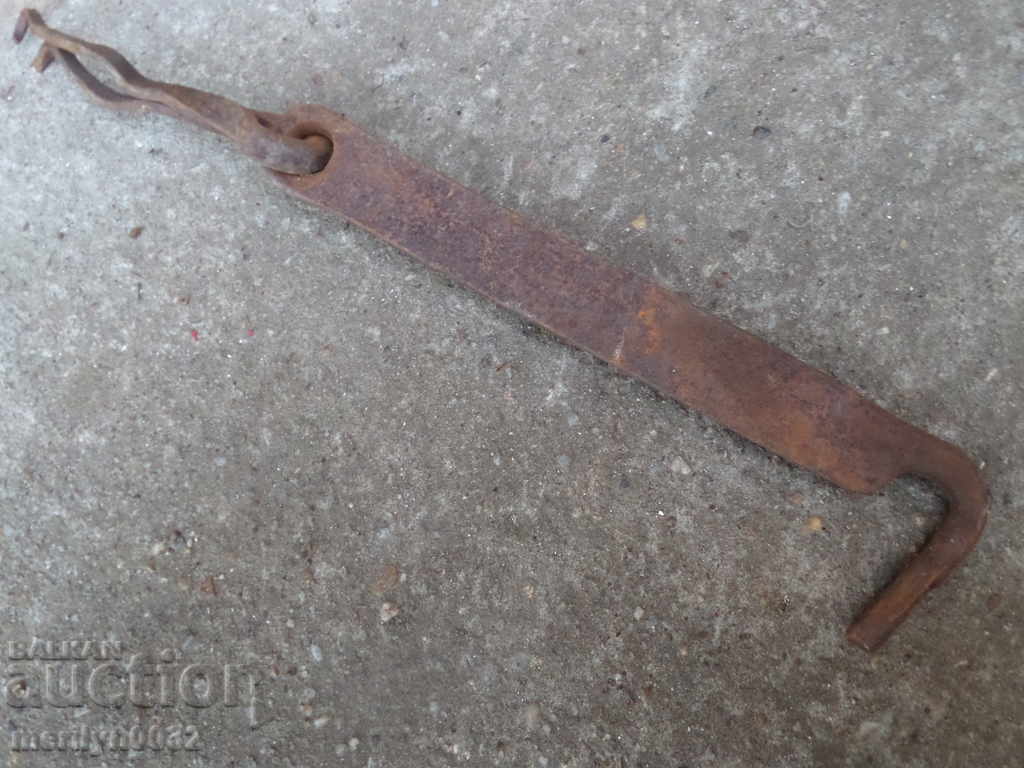 Αντίκες σφυρήλατο σύρτη, κλειδαριά, προσδεθούμε παλιά πύλη με τιμή 33.00 BGN | € 16.87 Αντίκες σφυρήλατο σύρτη, κλειδαριά, προσδεθούμε παλιά πύλη με τιμή 33.00 BGN | € 16.87