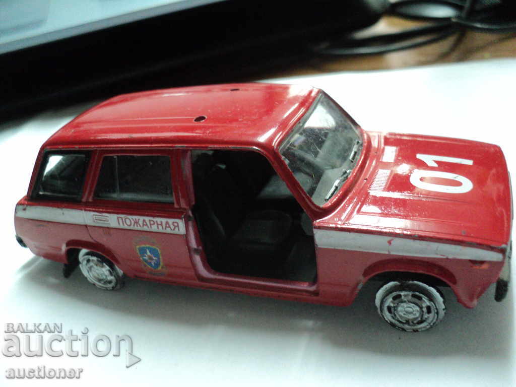 Licitație LADA-2104 cu lipsă.