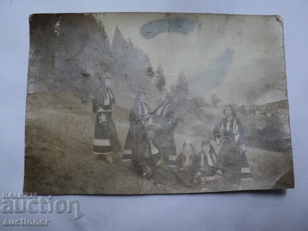 Δημοπρασία Παλιά φωτογραφία νεαρές γυναίκες-φορεσιές Δημοπρασία Παλιά φωτογραφία νεαρές γυναίκες-φορεσιές