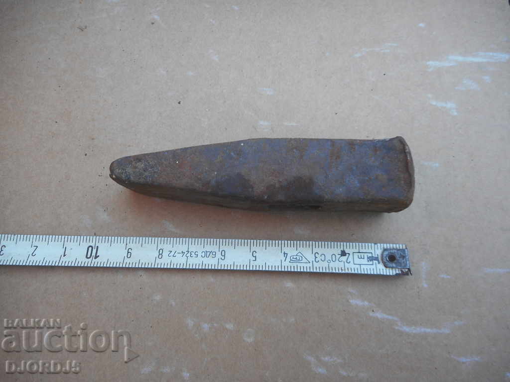 Delivery of Old hammer, wrought iron Delivery of Old hammer, wrought iron