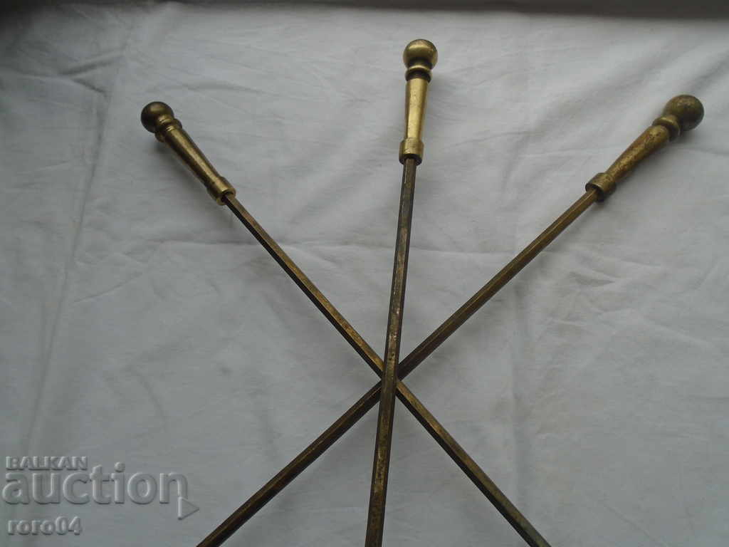 Auction  MASSIVE STAR BRONZE CAMERA COMPARTMENT