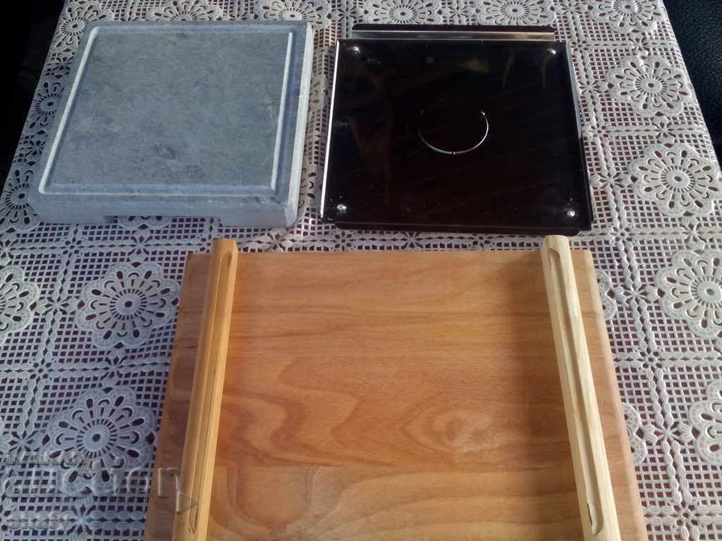 Auction Marble barbecue plate with wooden stand. Auction Marble barbecue plate with wooden stand.