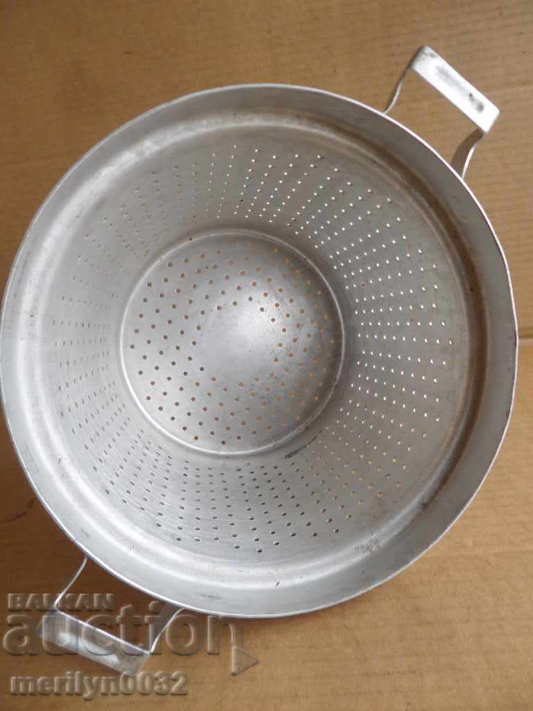 Aluminum griddle bowl strainer with price 39.00 BGN | € 19.94 Aluminum griddle bowl strainer with price 39.00 BGN | € 19.94