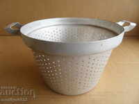 Aluminum griddle bowl strainer