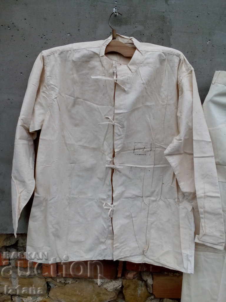 Old artisan clothes with price 45.00 BGN | € 23.01