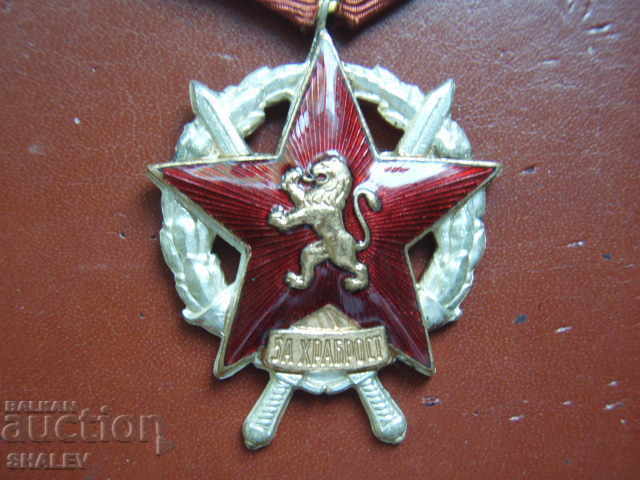 Auction Order "For Courage" II degree republican (1950). Auction Order "For Courage" II degree republican (1950).