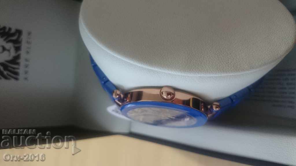 Auction  Clock ANNE KLEIN