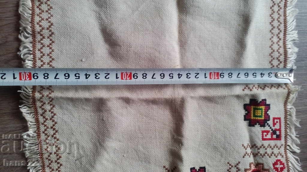 Licitație panou de perete, hota, broderie etanică Licitație panou de perete, hota, broderie etanică