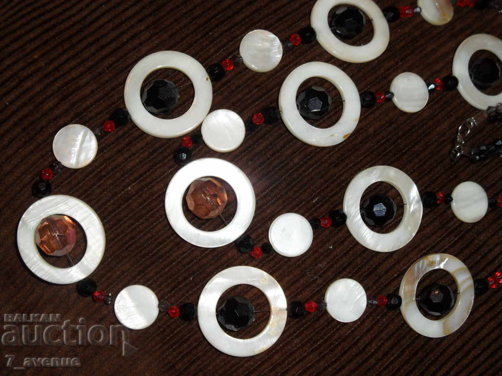 Auction COLLEGE - mother of pearl, 60-68 cm Auction COLLEGE - mother of pearl, 60-68 cm