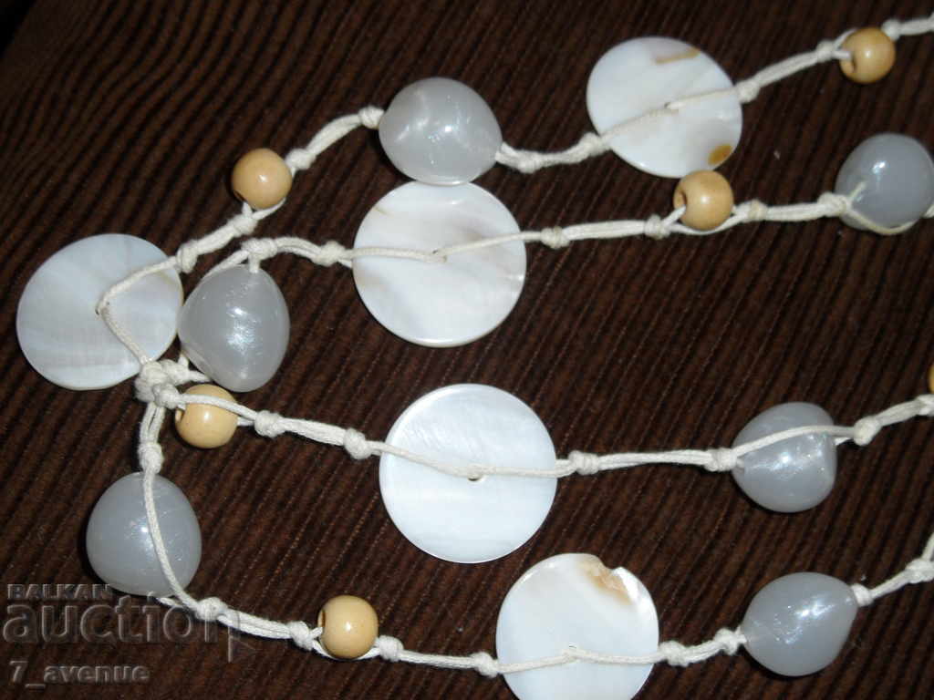 Auction COLLEGE - mother of pearl, white stones 120 cm Auction COLLEGE - mother of pearl, white stones 120 cm